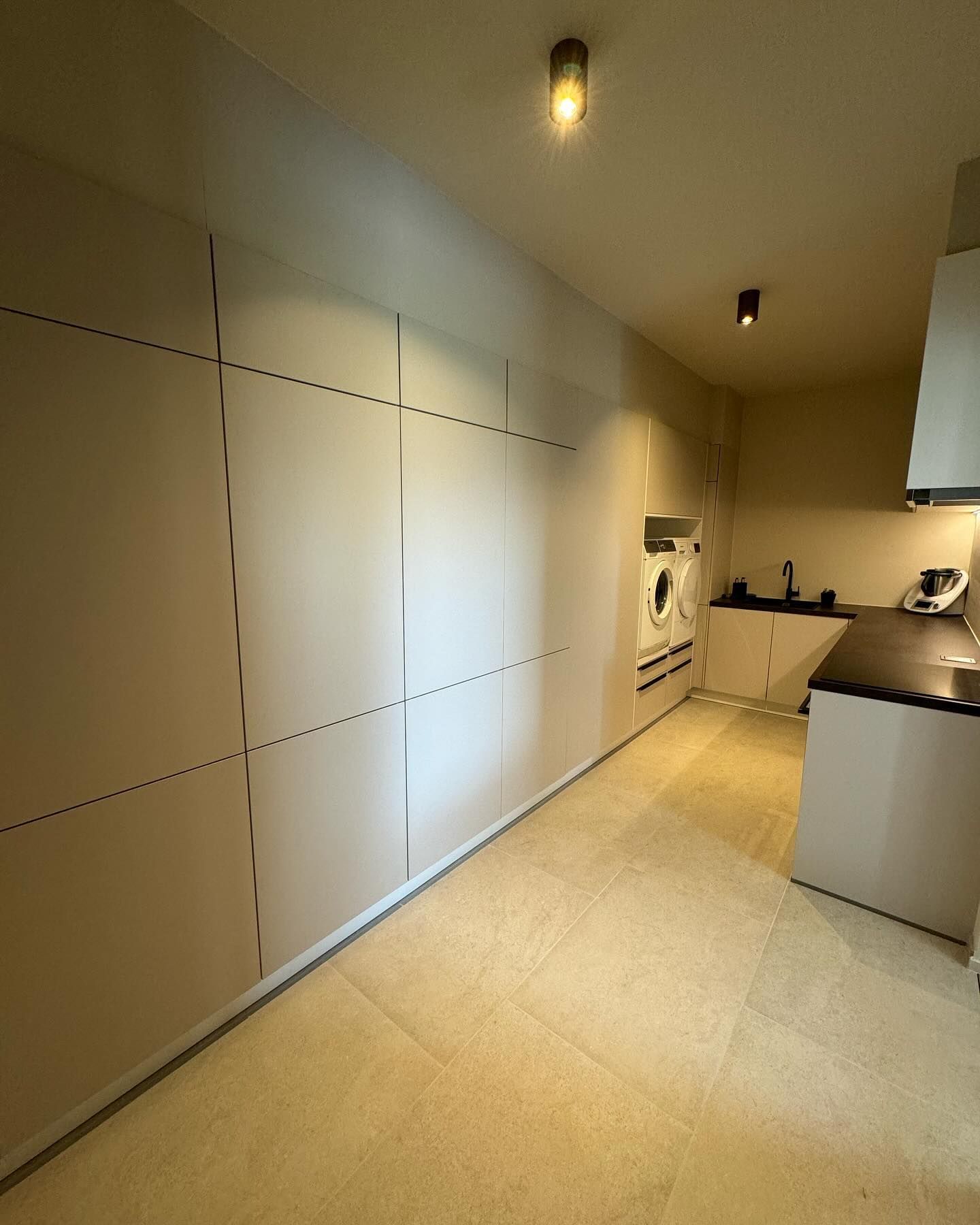 Achter de hidden door, foto 3