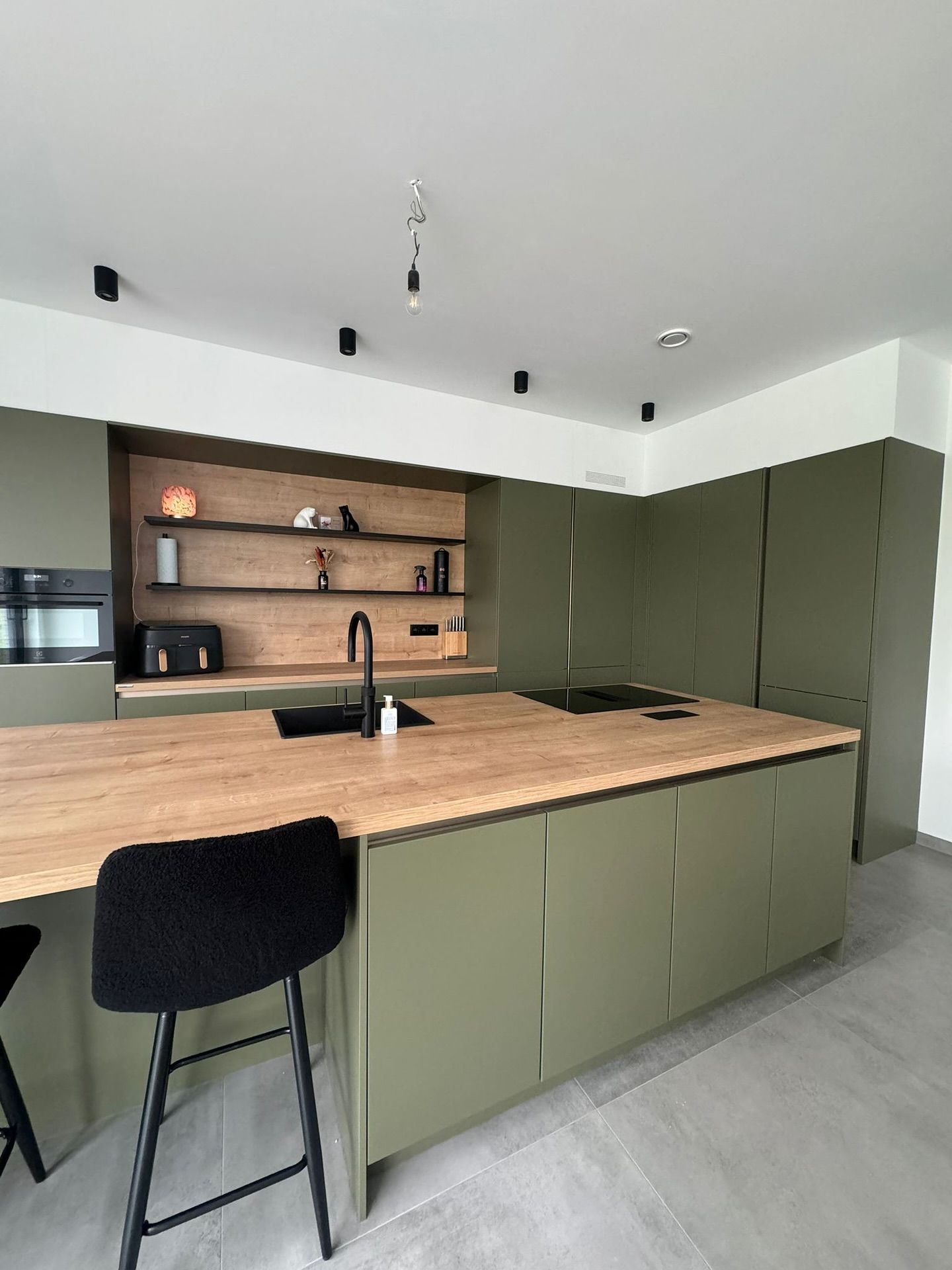 Olijfgroen met warm hout, foto 4